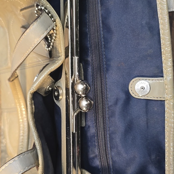 Coach Signature Stitch Framed Carryall With Kisslock Closure - Picture 7 of 10